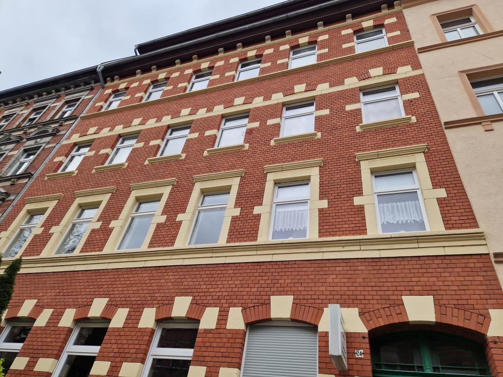Erfurt Süd, preiswerte 3 Zimmer-Wohnung mit Balkon für Selbstrenovierer